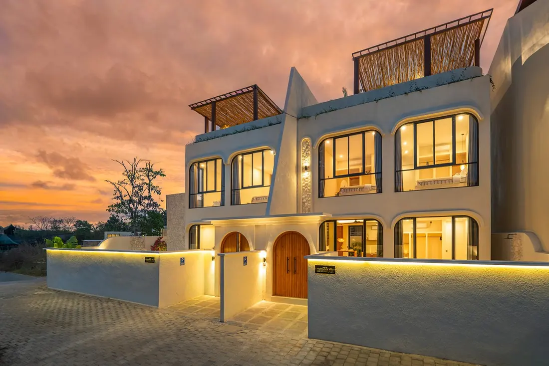 Molinucos Villa illuminated exterior and pool